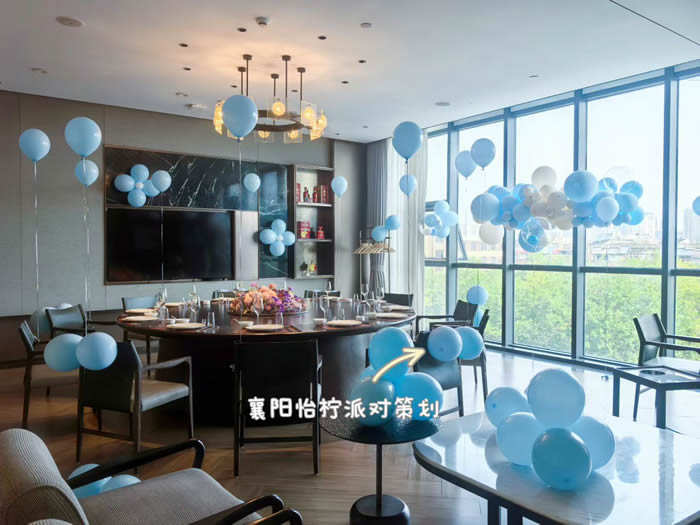 雾蓝蝶屿·拾贰｜蓝色蝴蝶主题12岁生日布置 气球背景墙花艺定制｜雾蓝气球背景墙+霓虹灯牌+发光数字定制-图三